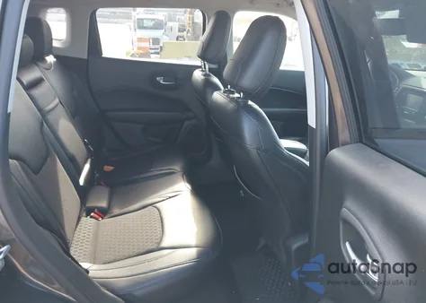 2018 Jeep Compass Latitude 4X4 z USA, uszkodzony, nr VIN 3C4NJDBBXJT485129